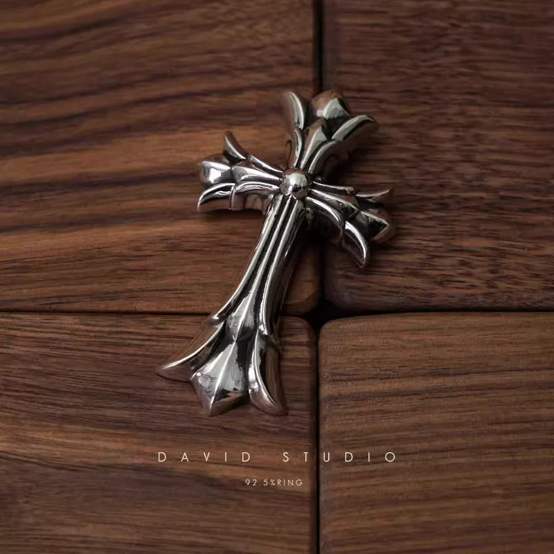 CHROME HEARTS LARGE DOUBLE CROSS PENDANT
