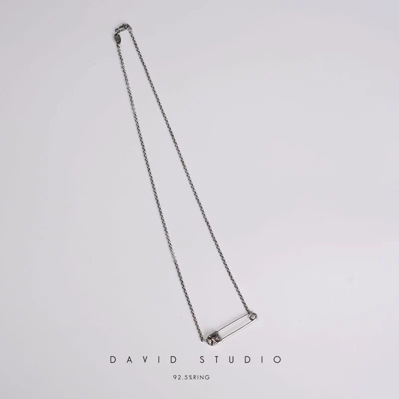 SAFETY PIN PENDANT – ROLL CHAIN