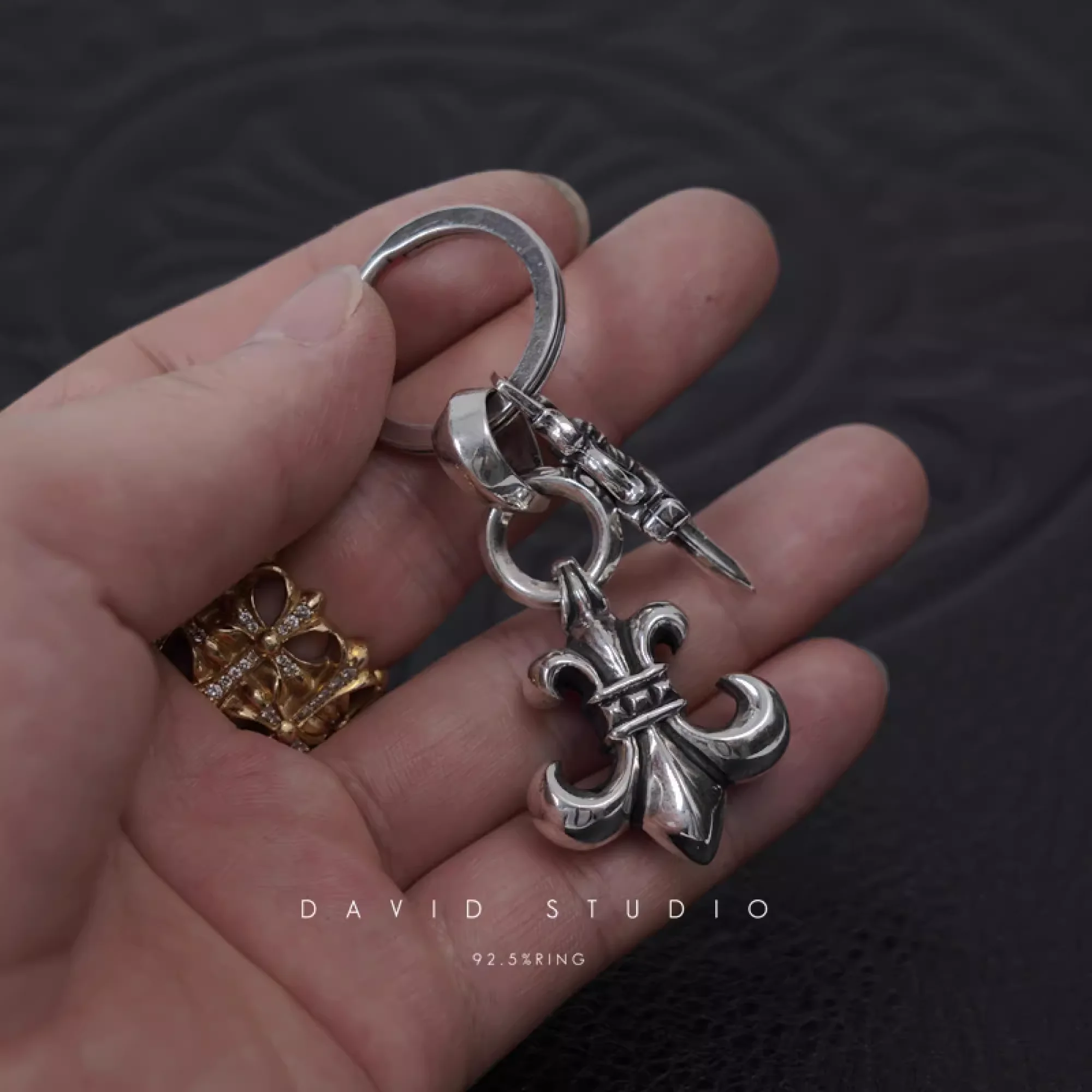 CHROME HEARTS BS FLEUR AND DAGGER KEY RING