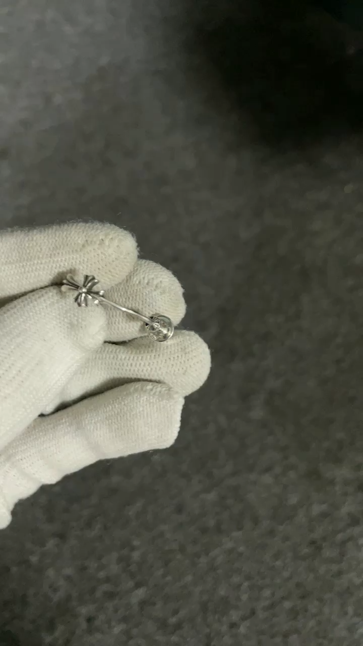 CHROME HEARTS SKINNY BANGLE BABYFAT EARRING