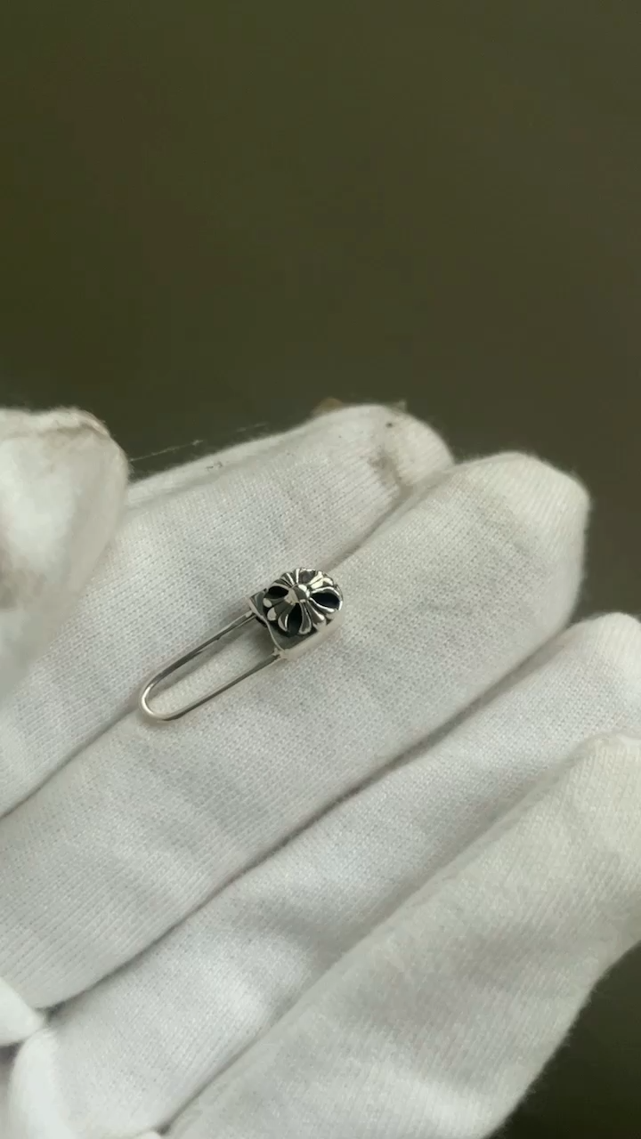 CHROME HEARTS SAFETY PIN EARRINGS