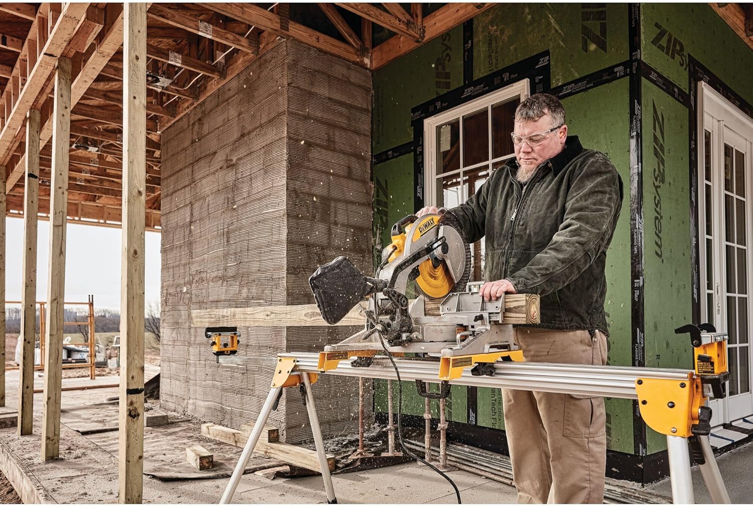 DEWALT 12-Inch Miter Saw, 15-Amp, Single Bevel, Compound (DWS715)