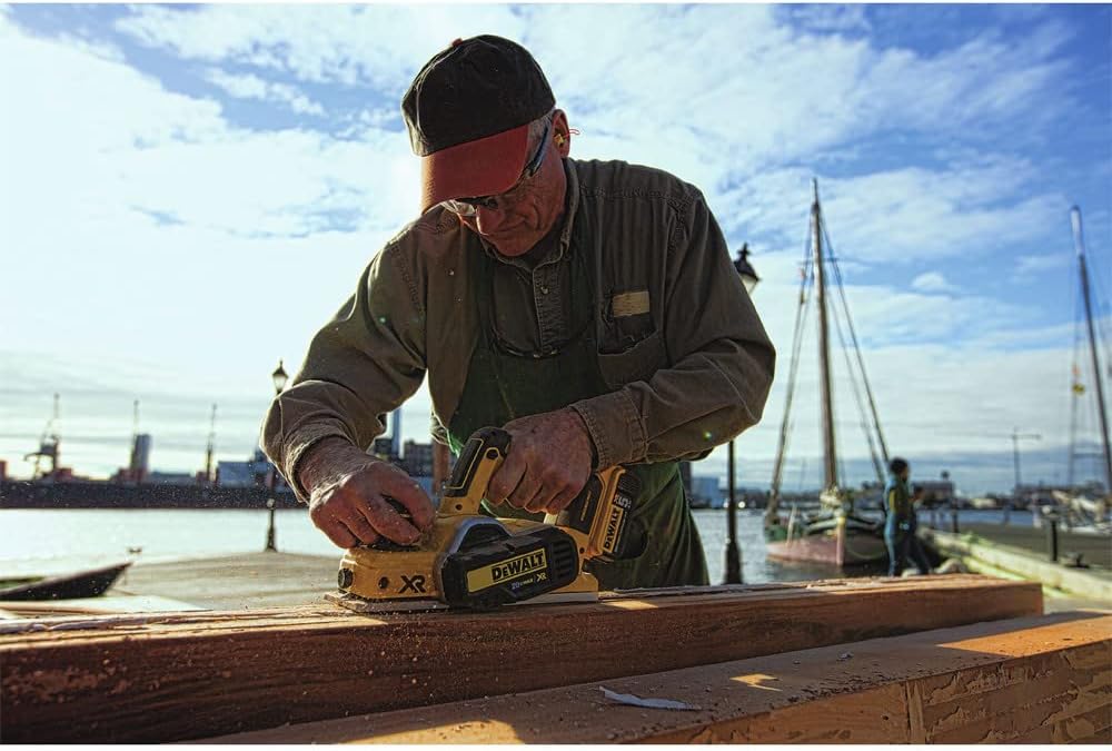 DEWALT 20V MAX Planer, 30,000 Cuts Per Minute, 2 mm Cut Depth, Brushless Motor, Bare Tool Only (DCP580B)