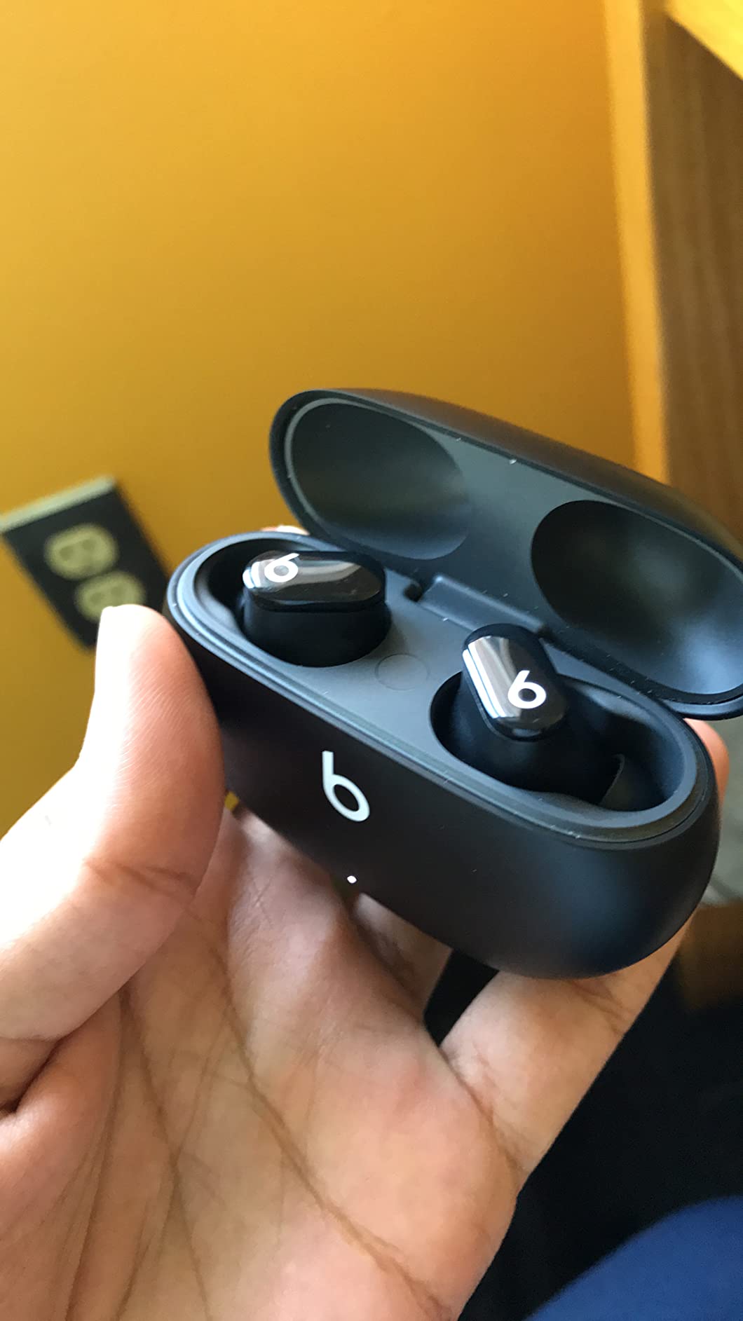 Beats Studio Buds - True Wireless Noise Cancelling Earbuds - Compatible with Apple & Android, Built-in Microphone, IPX4 Rating, Sweat Resistant Earphones, Class 1 Bluetooth Headphones - Black