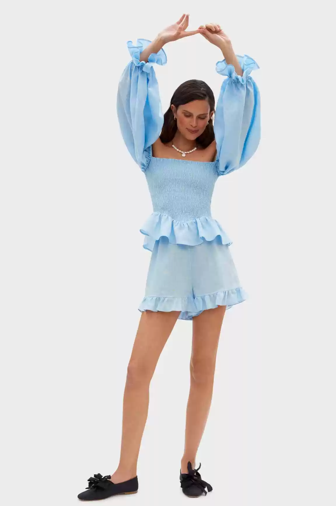 Off-the-shoulder Princess shorts sleeve linen suit