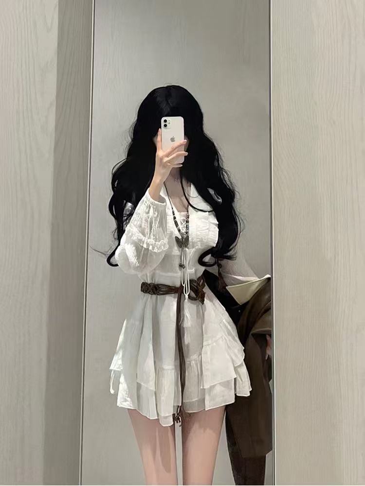 Early spring new ruffled long-sleeved white dress small V-neck design feeling niche holiday little white dress woman