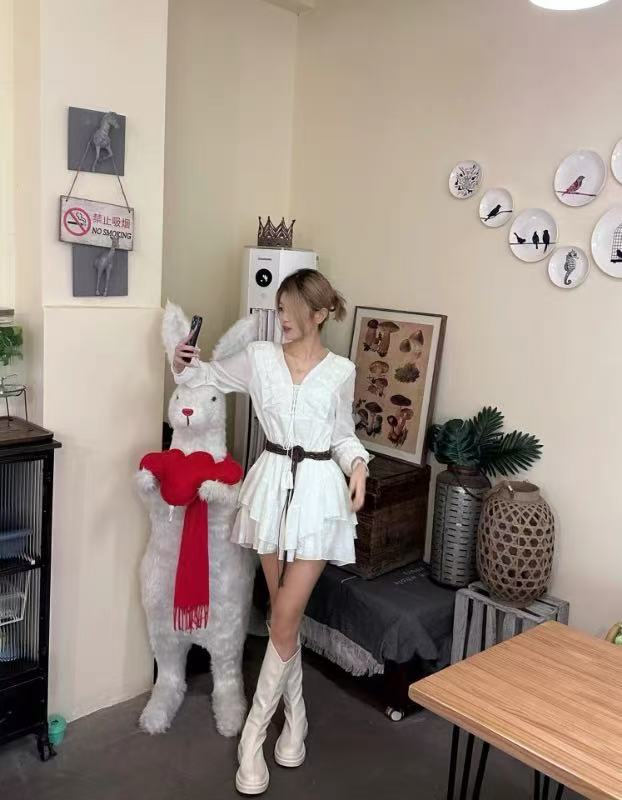 Early spring new ruffled long-sleeved white dress small V-neck design feeling niche holiday little white dress woman