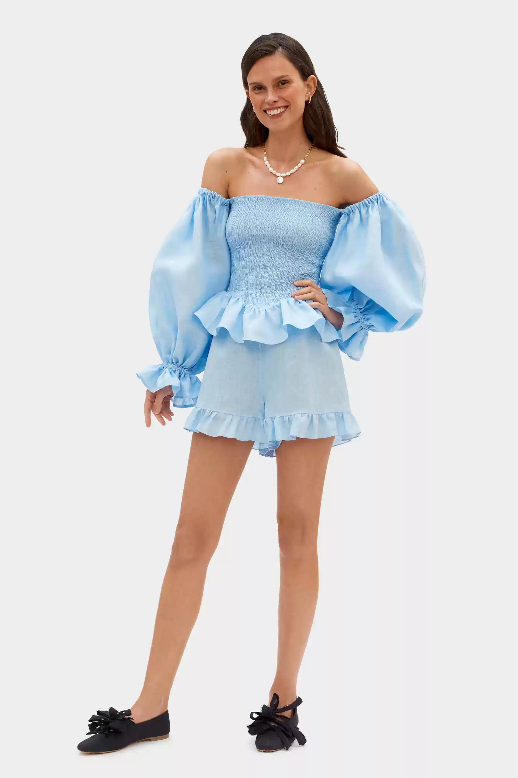 Off-the-shoulder Princess shorts sleeve linen suit