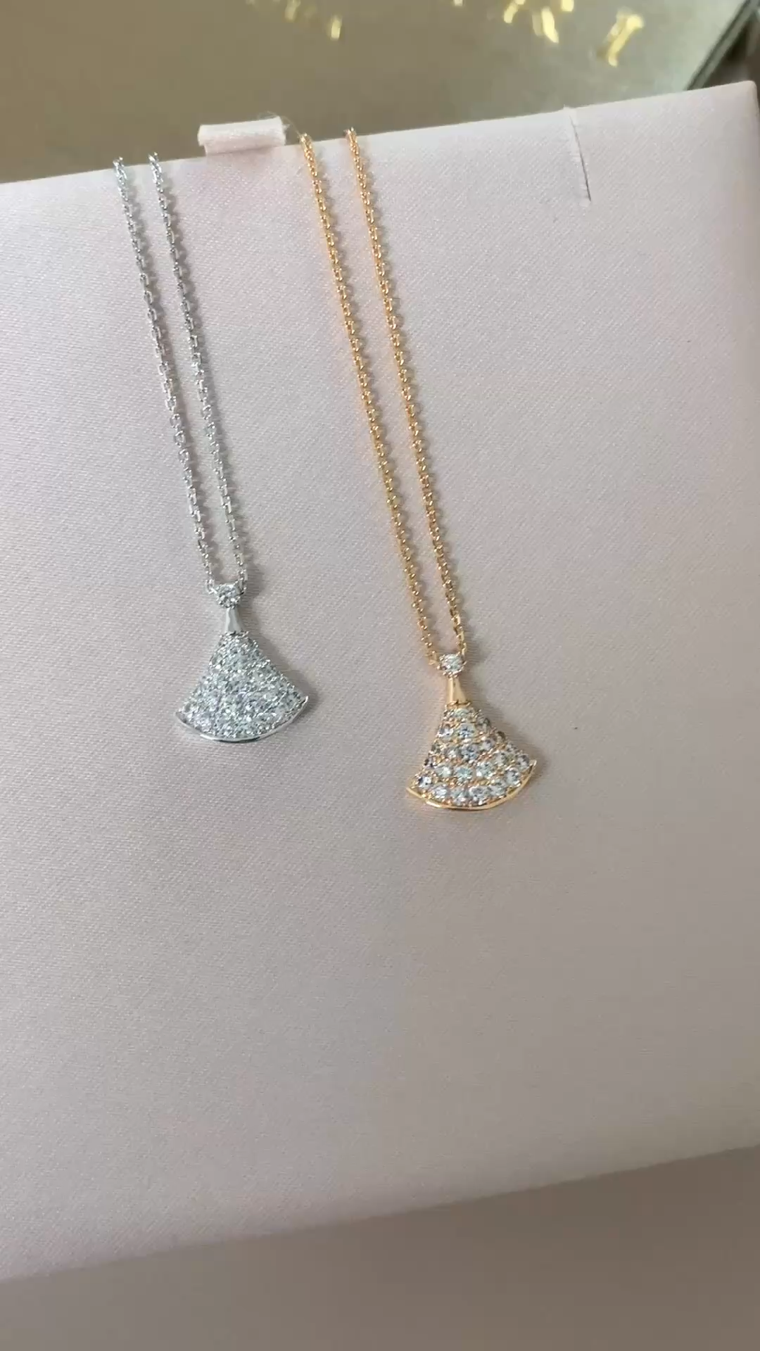 BVLGARI  Diva Small Fan Full Diamond Necklace