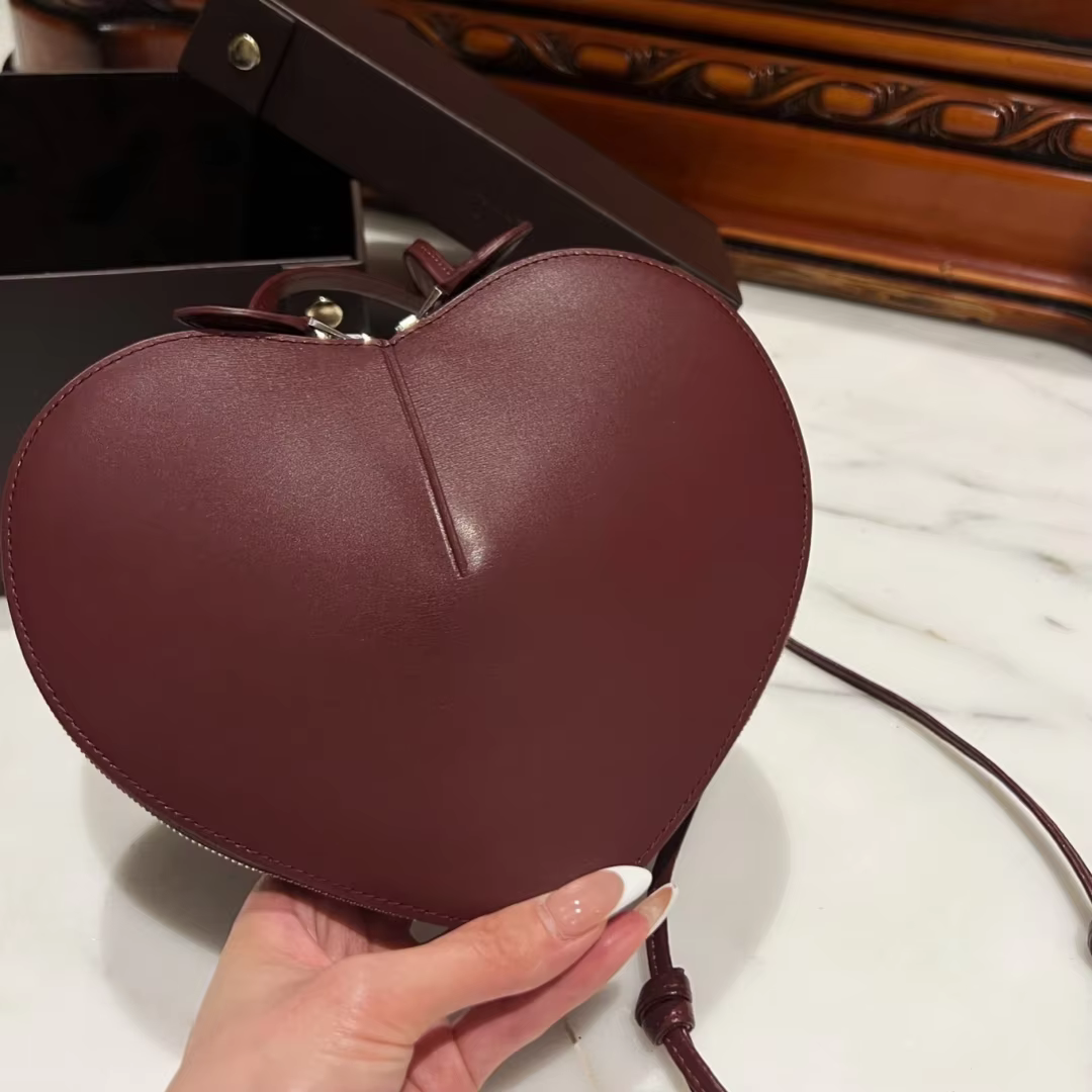 ALA Heart Bag For Women In Calfskin Love Bags With Adjustable Strap 2024 New Luxury Handbags Gift Box 01