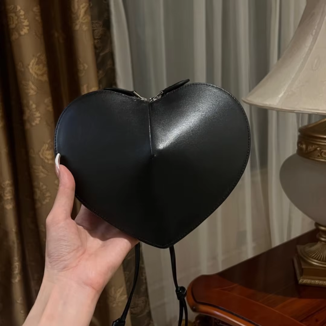 ALA Heart Bag For Women In Calfskin Love Bags With Adjustable Strap 2024 New Luxury Handbags Gift Box 01