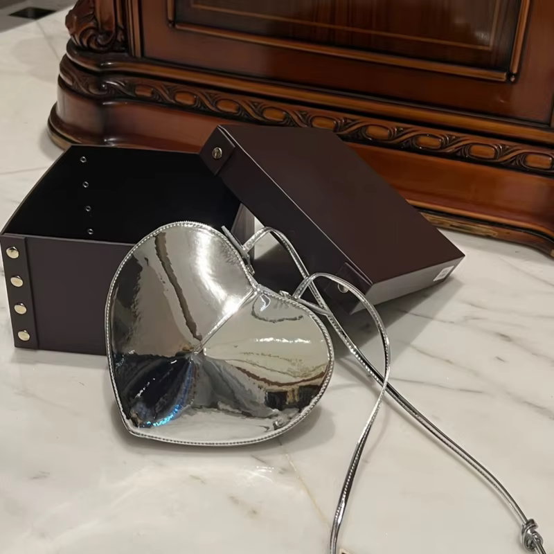 ALA Heart Bag For Women In Calfskin Love Bags With Adjustable Strap 2024 New Luxury Handbags Gift Box 01