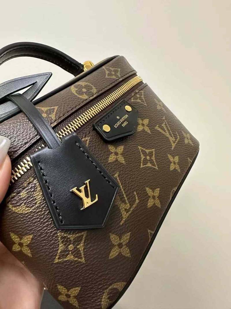 LV VANITY CHAIN POUCH M47125