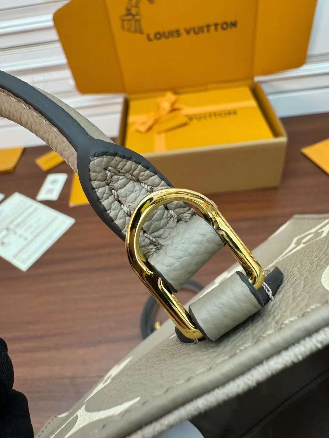 LV  OnTheGo BB M47054