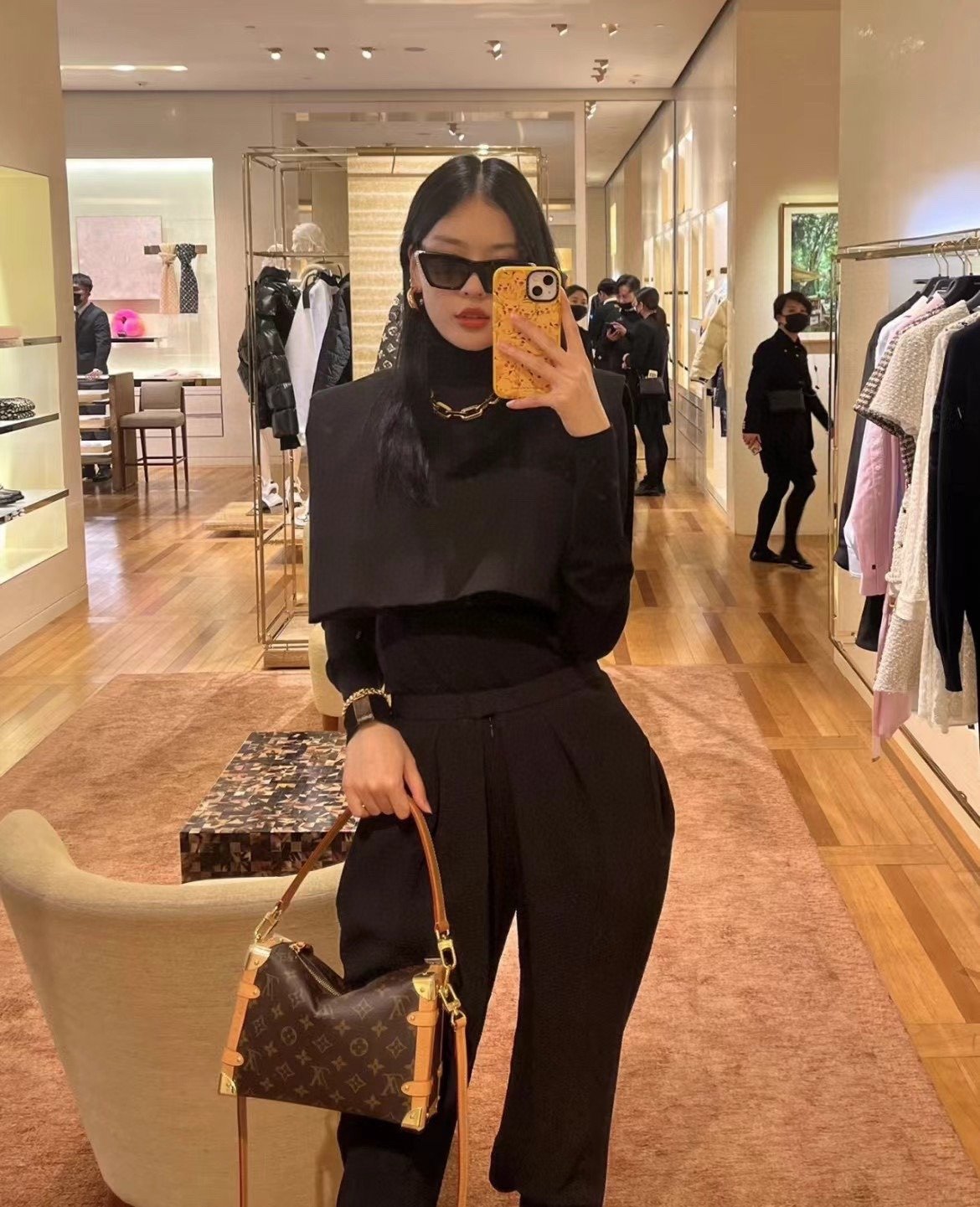 LOUIS VUITTON SIDE TRUNK M46358