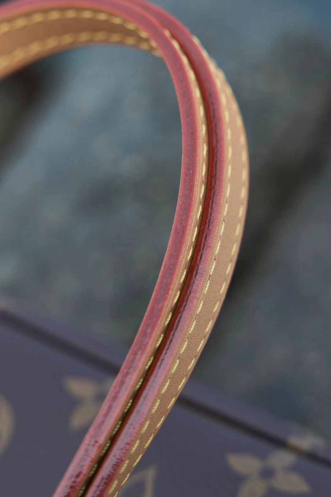 LV WALLET ON CHAIN IVY M81911