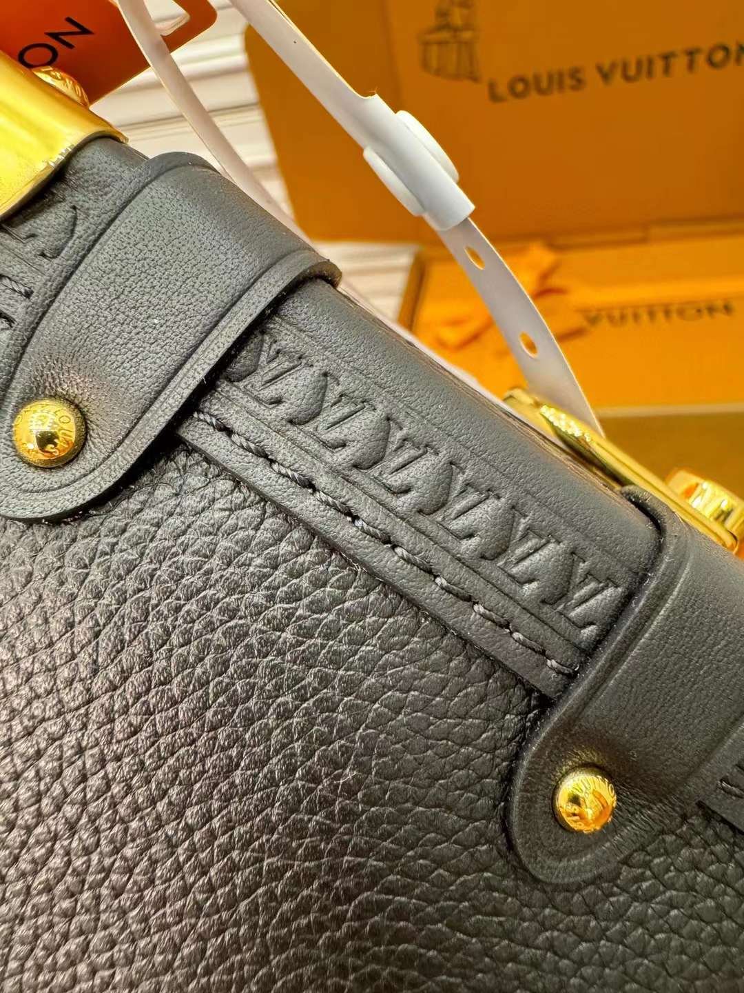 L V Side Trunk PM M423817