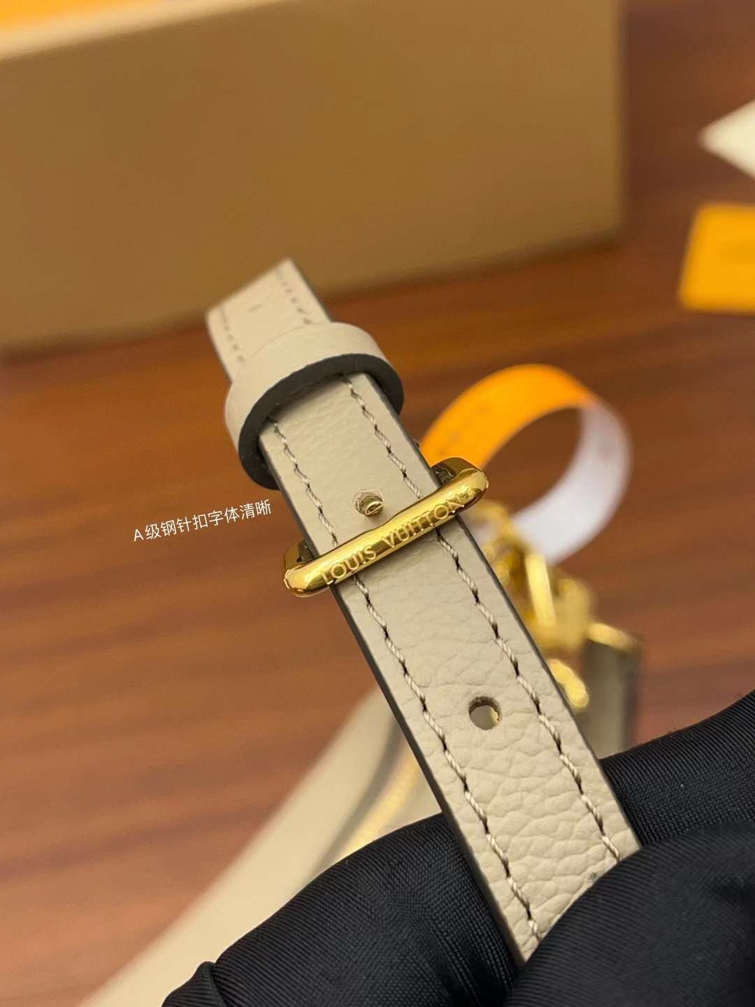 LV M46112 One shoulder underarm bag