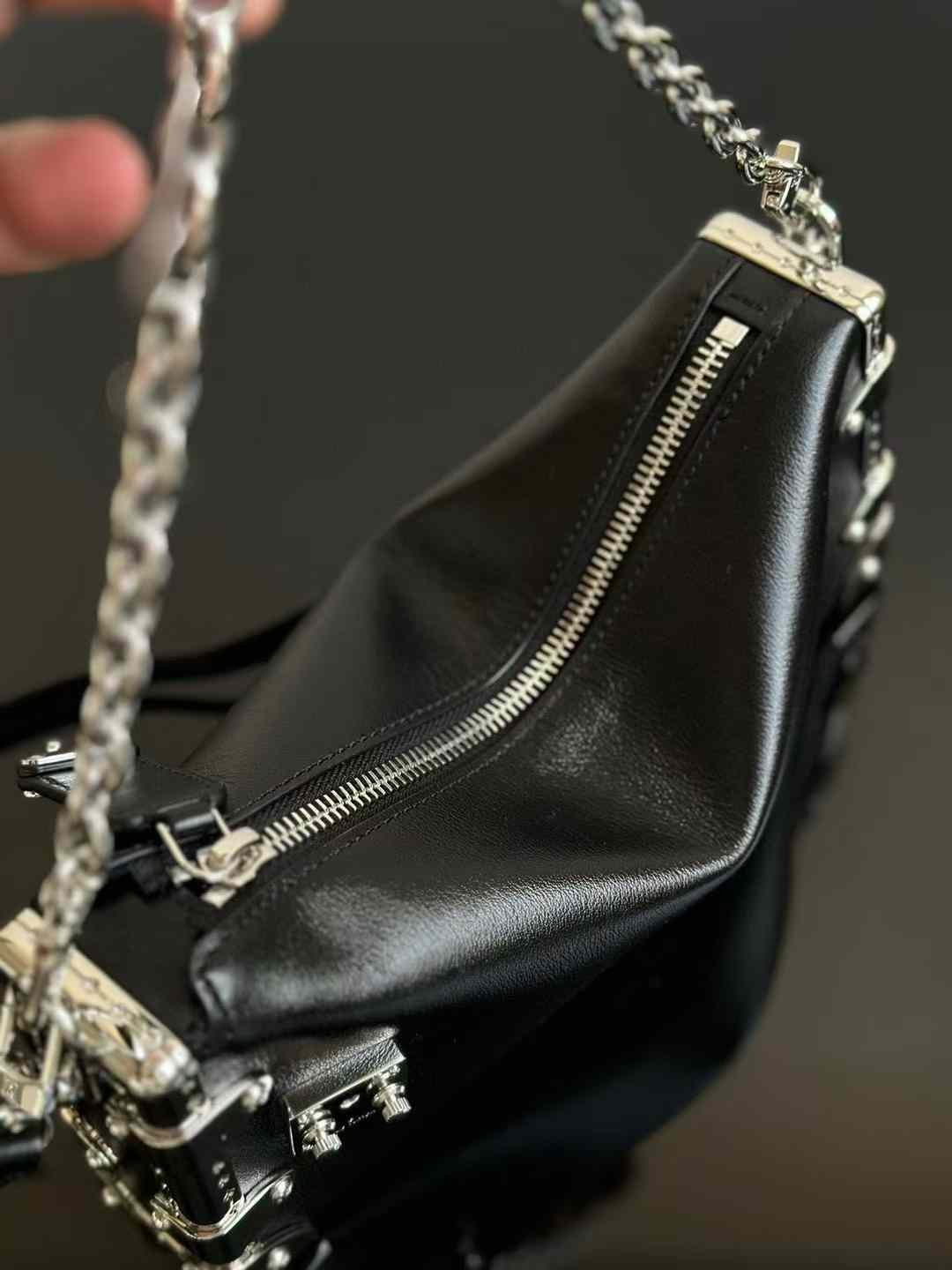 LV Fall-Winter 2024 Sho Slim Trunk  M25445