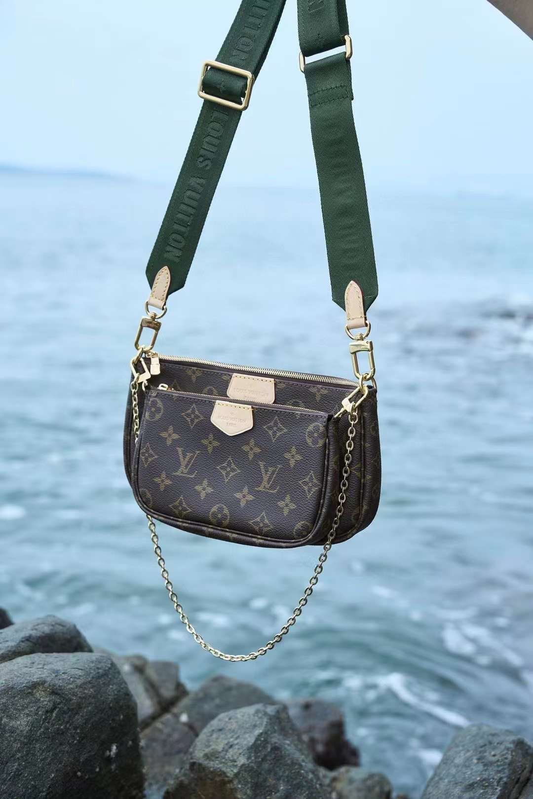 LV MULTI POCHETTE ACCESSOIRES Bag M44813/44840