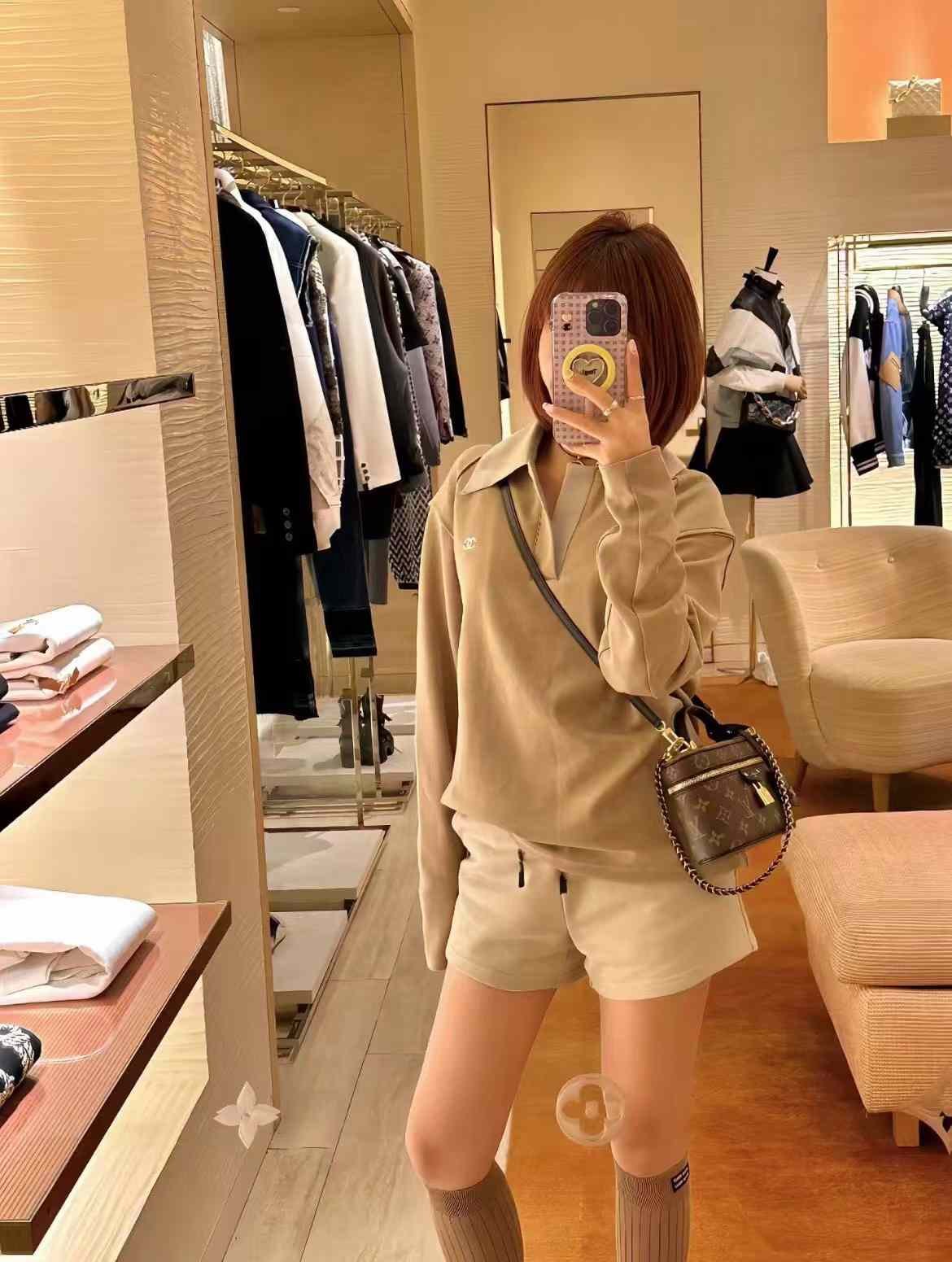 LV VANITY CHAIN POUCH M47125