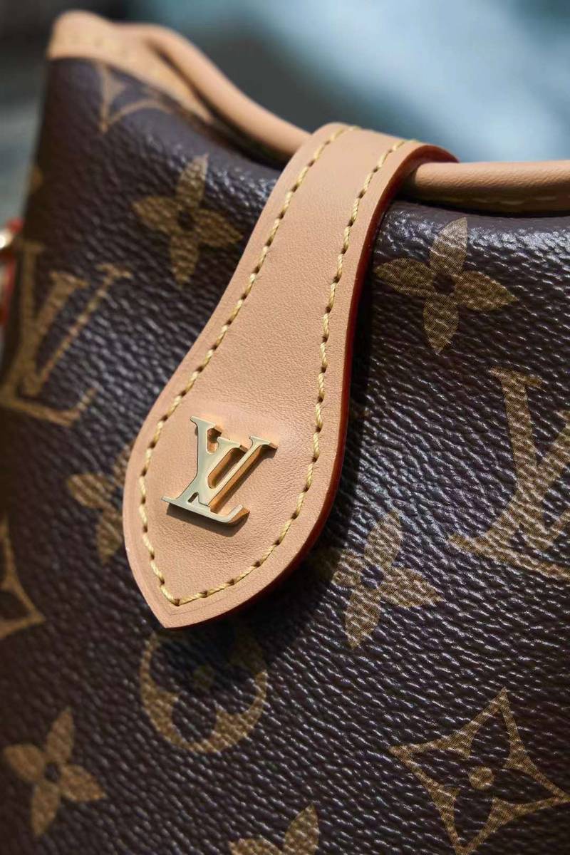 LOUIS VUITTON FOLD ME Bag M80874
