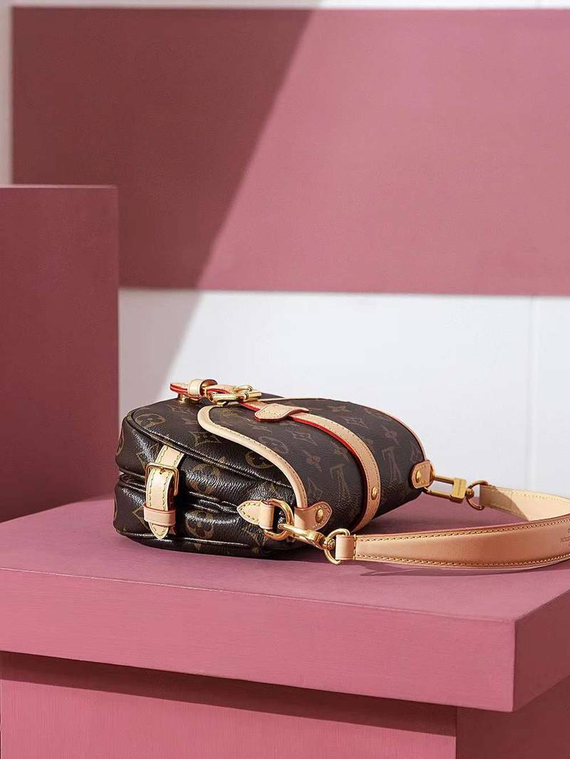 LOUIS VUITTON Saumur BB M46740