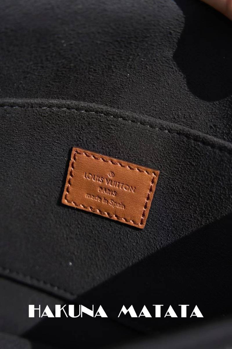 LOUIS VUITTON DAUPHINE M45958