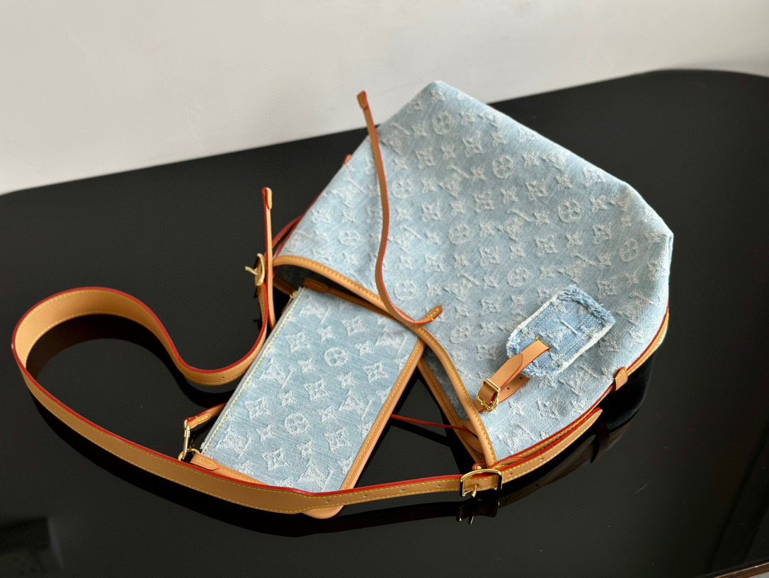 LV CARRYALL Small handbag