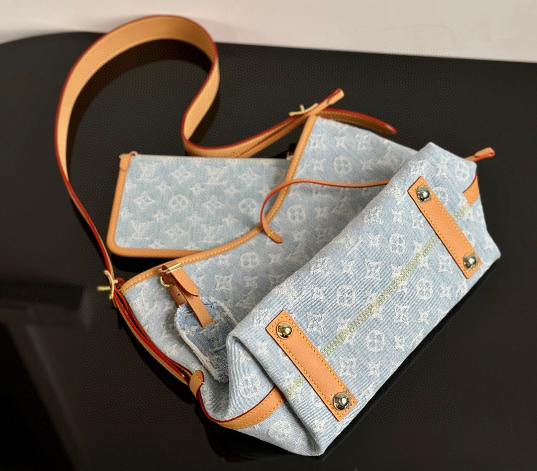 LV CARRYALL Small handbag