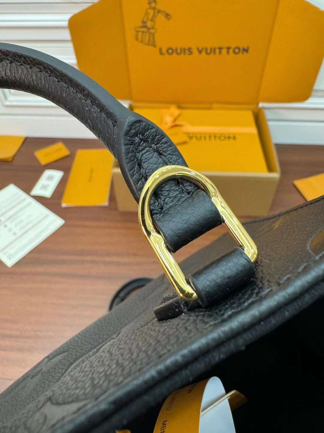 LV  OnTheGo BB M46993