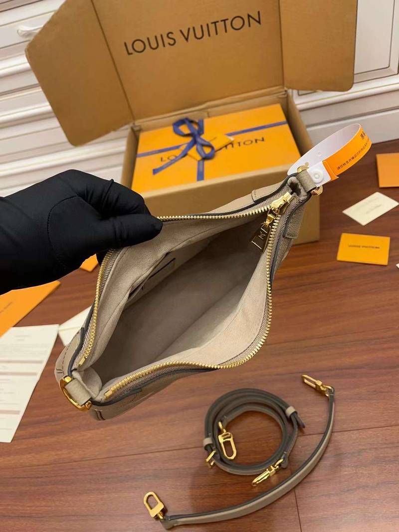 LV M46112 One shoulder underarm bag