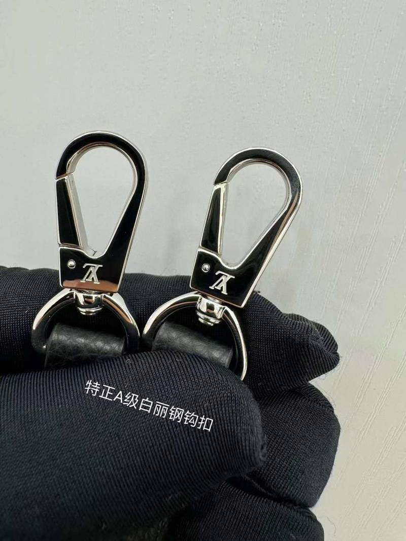 L V M21848 Cowhide shopping bag