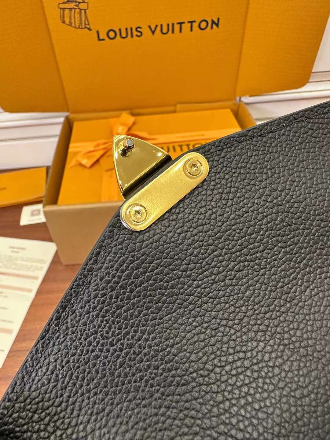 LV Pochette Métis East West