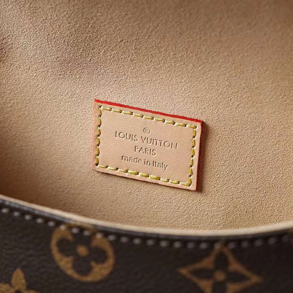 LOUIS VUITTON Saumur BB M46740