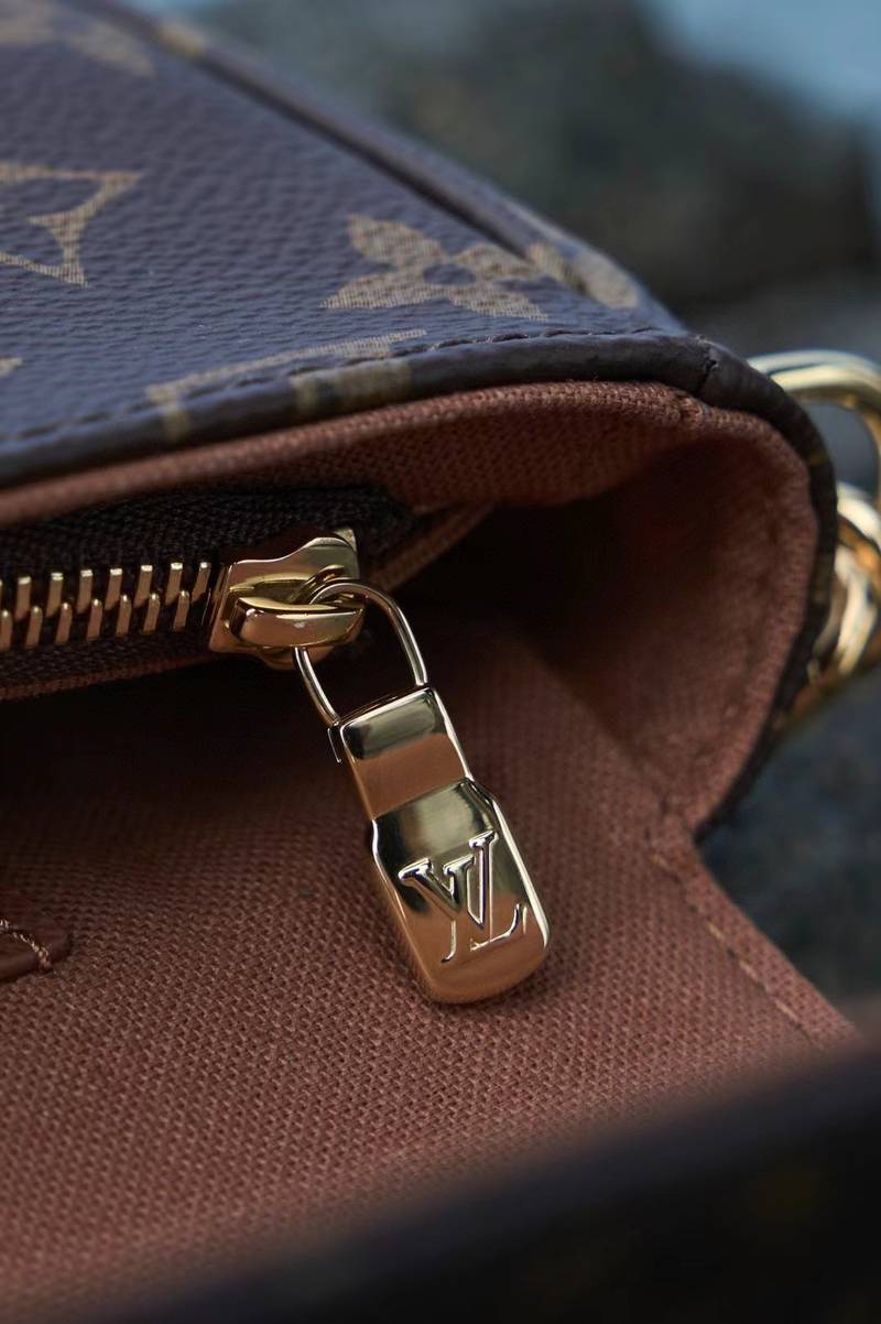 LV WALLET ON CHAIN IVY M81911