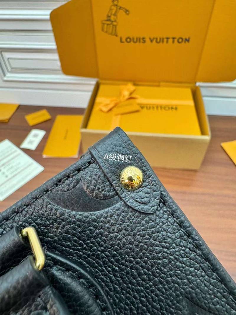 LV Pochette Métis East West