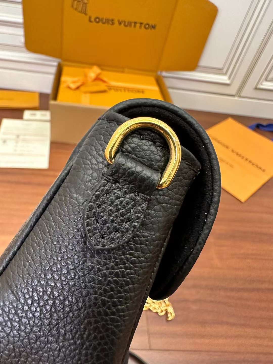 LV  M82154 Wallet on Chain Ivy