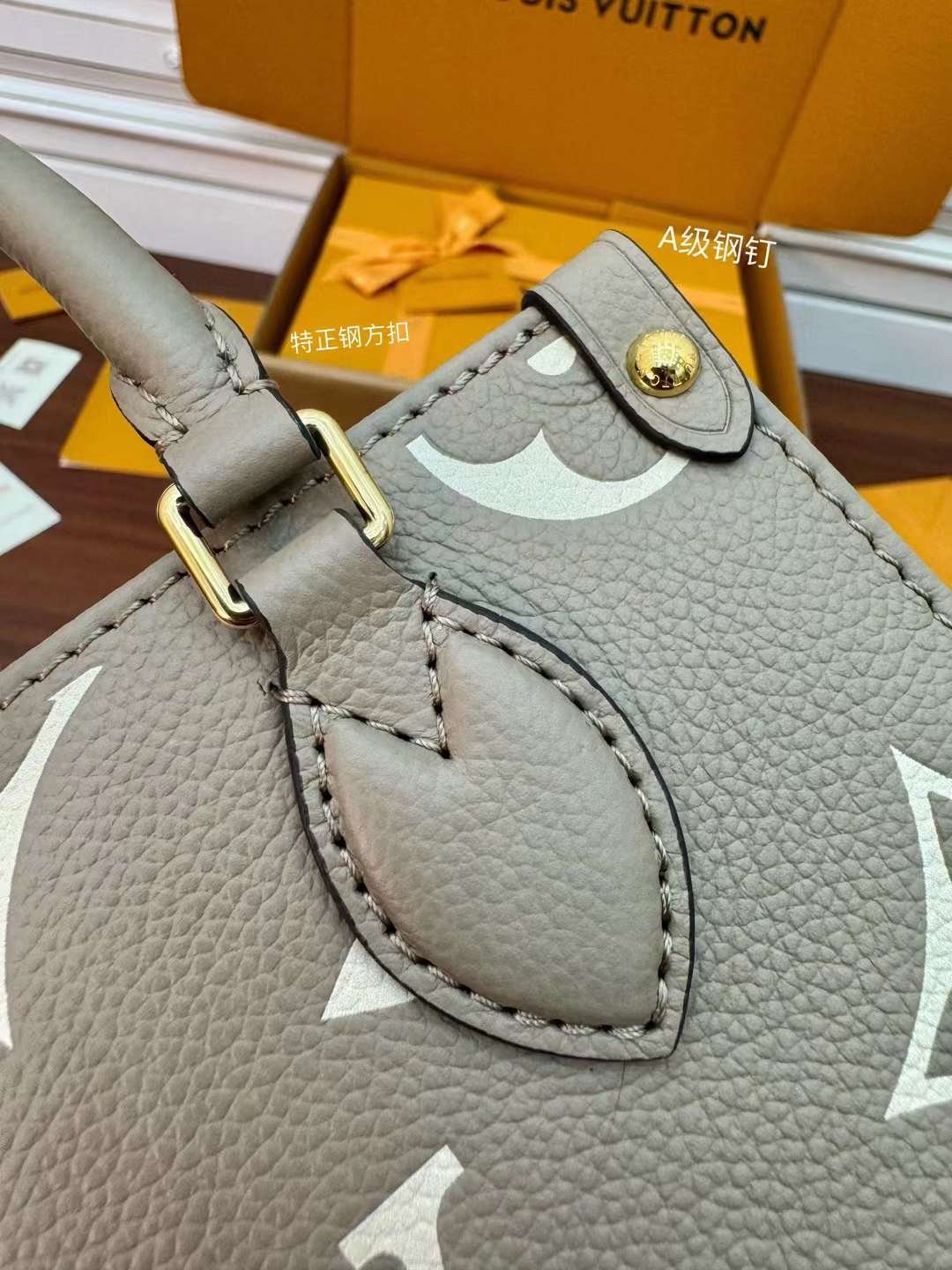 LV  OnTheGo BB M47054
