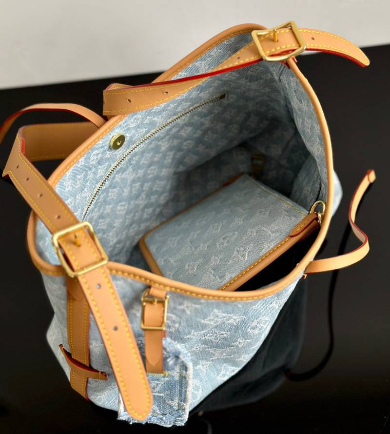 LV CARRYALL Small handbag