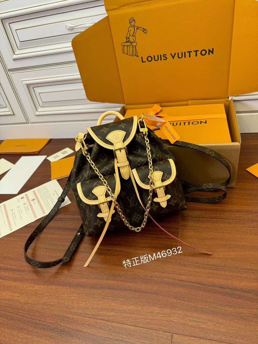 LV M46932 Excursion PM