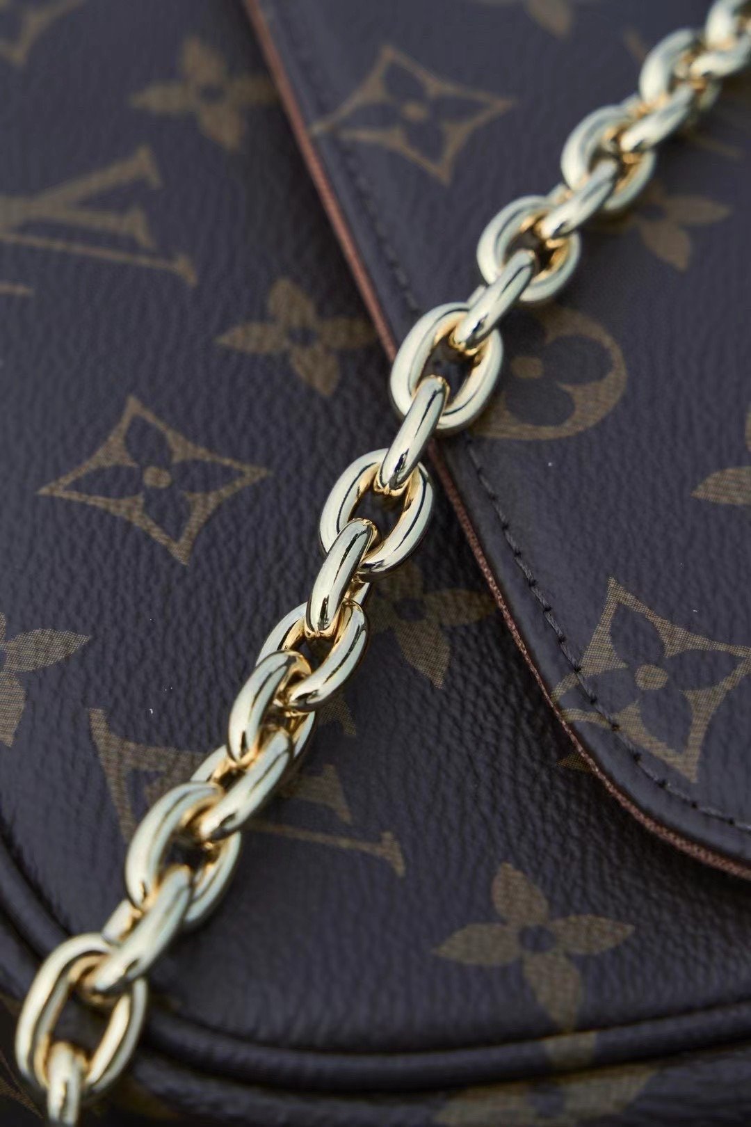 LV WALLET ON CHAIN IVY M81911