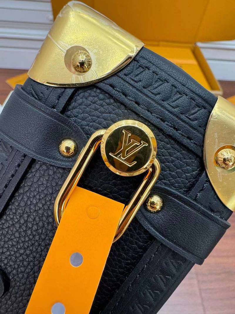 L V Side Trunk PM M423817