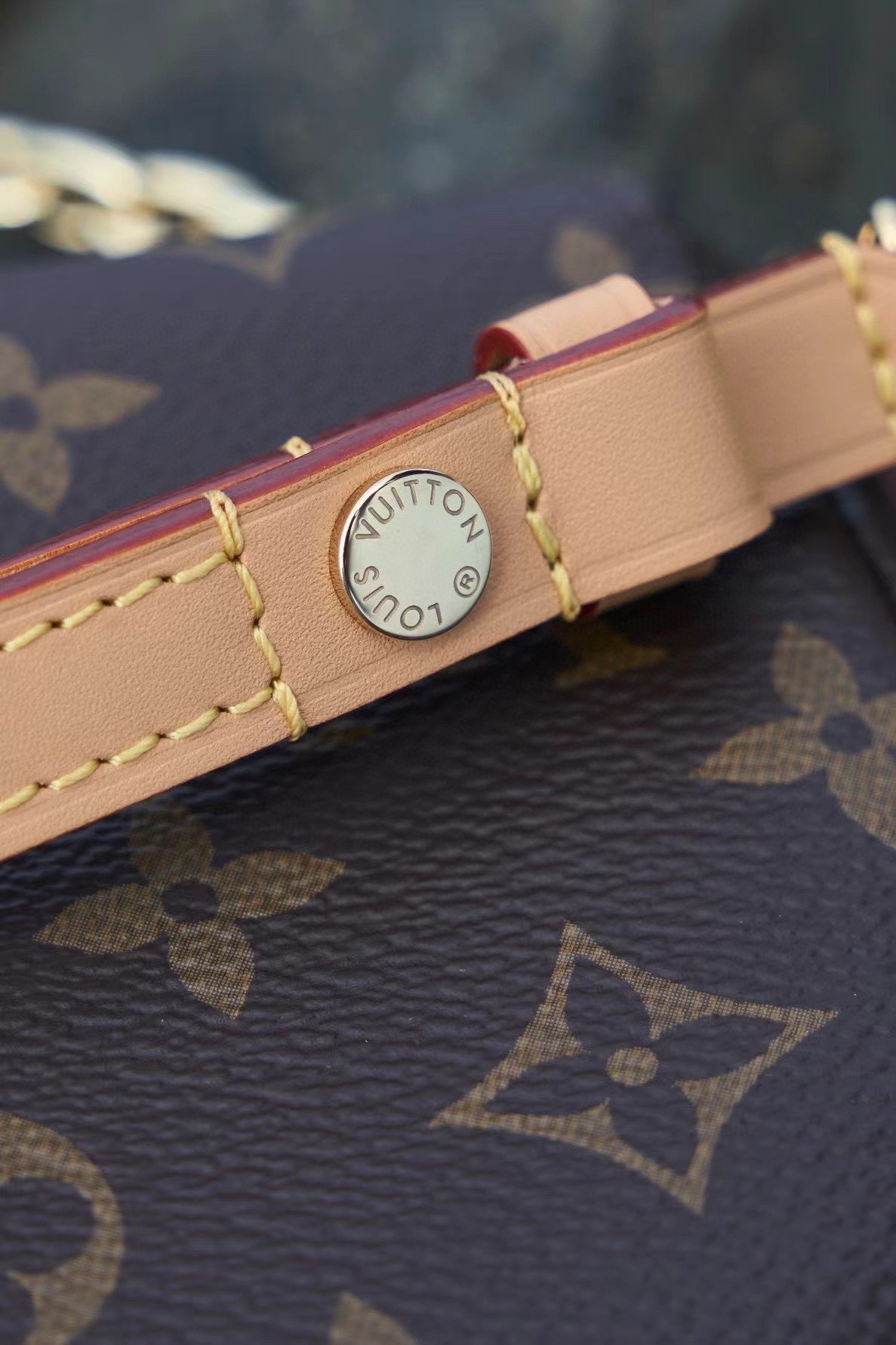 LV WALLET ON CHAIN IVY M81911