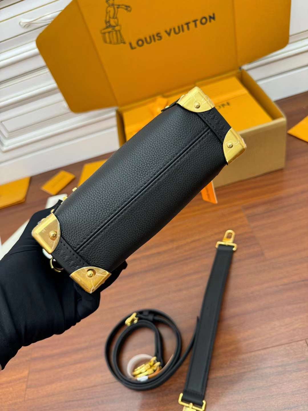 L V Side Trunk PM M423817