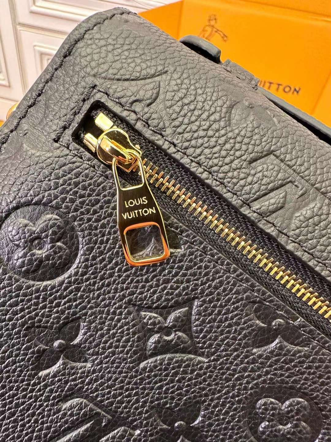 LV Pochette Métis East West