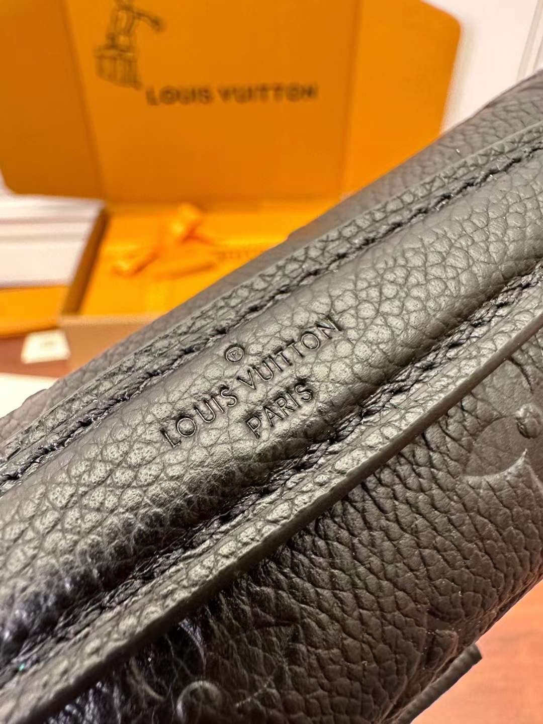 LV Pochette Métis East West