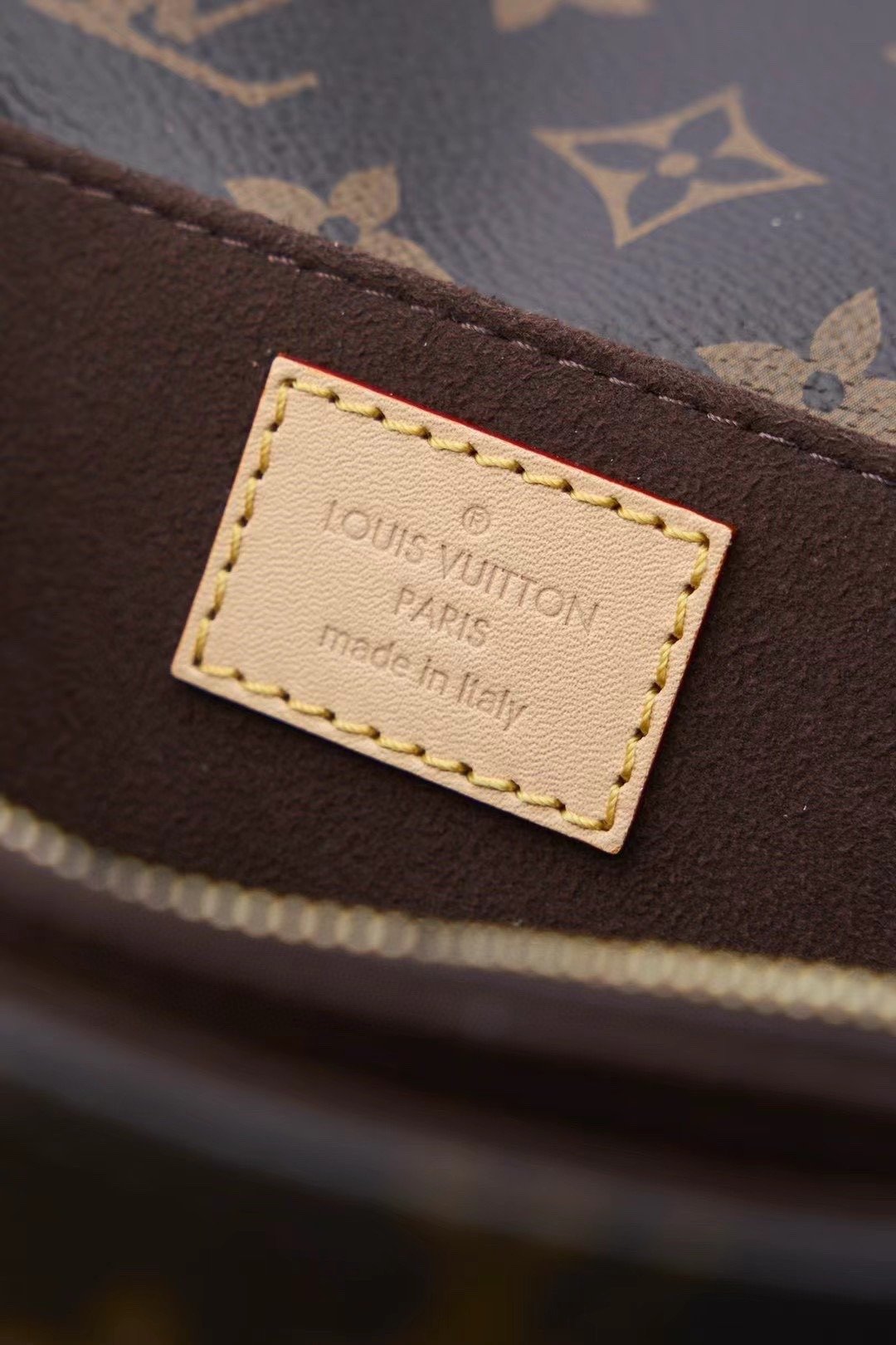 LV POCHETTE MTIS EAST WEST M46279