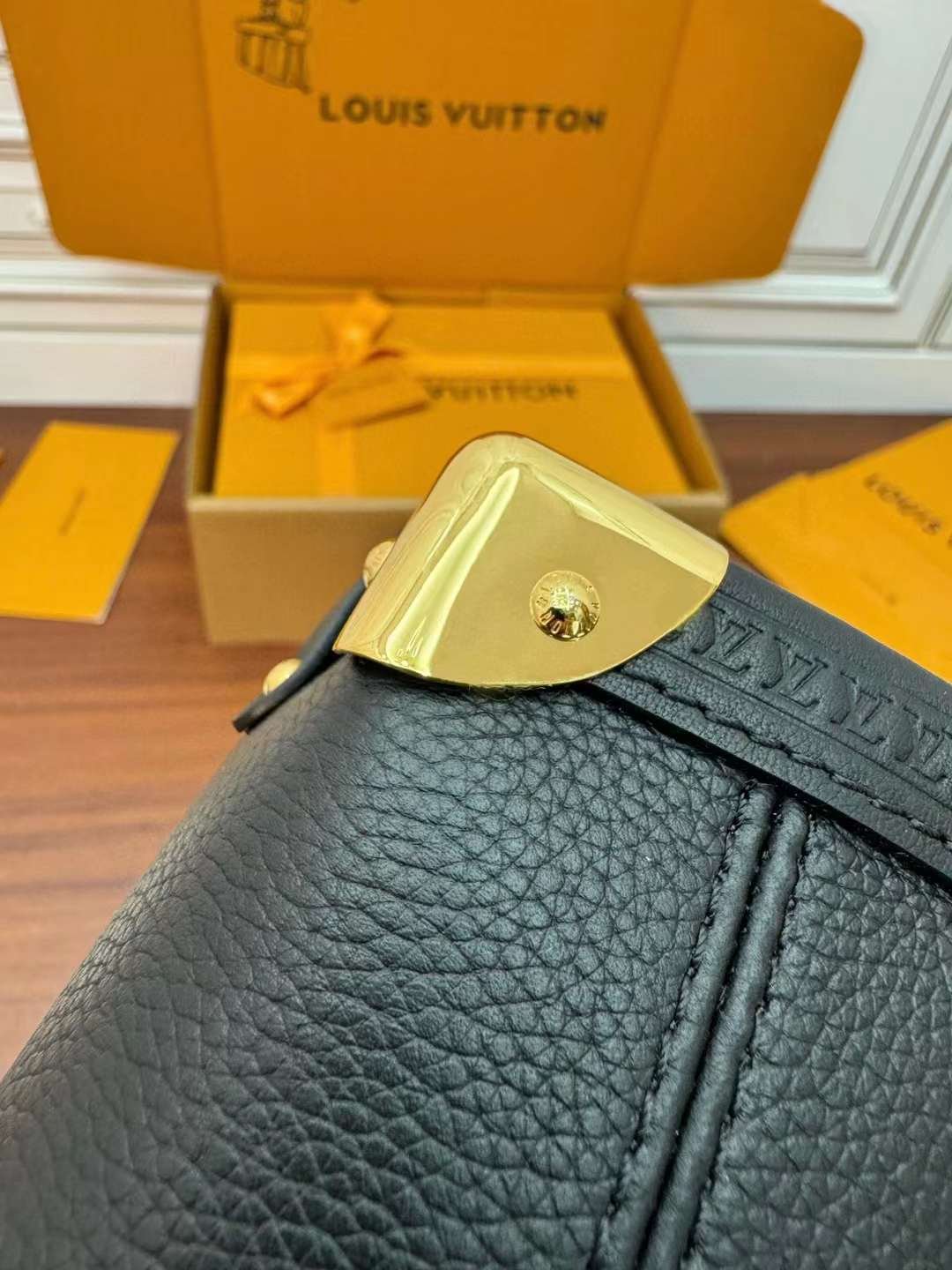 L V Side Trunk PM M423817