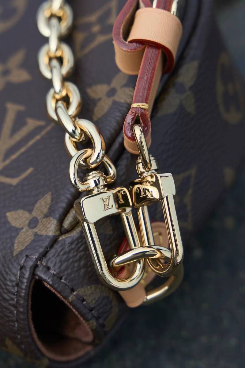 LV WALLET ON CHAIN IVY M81911